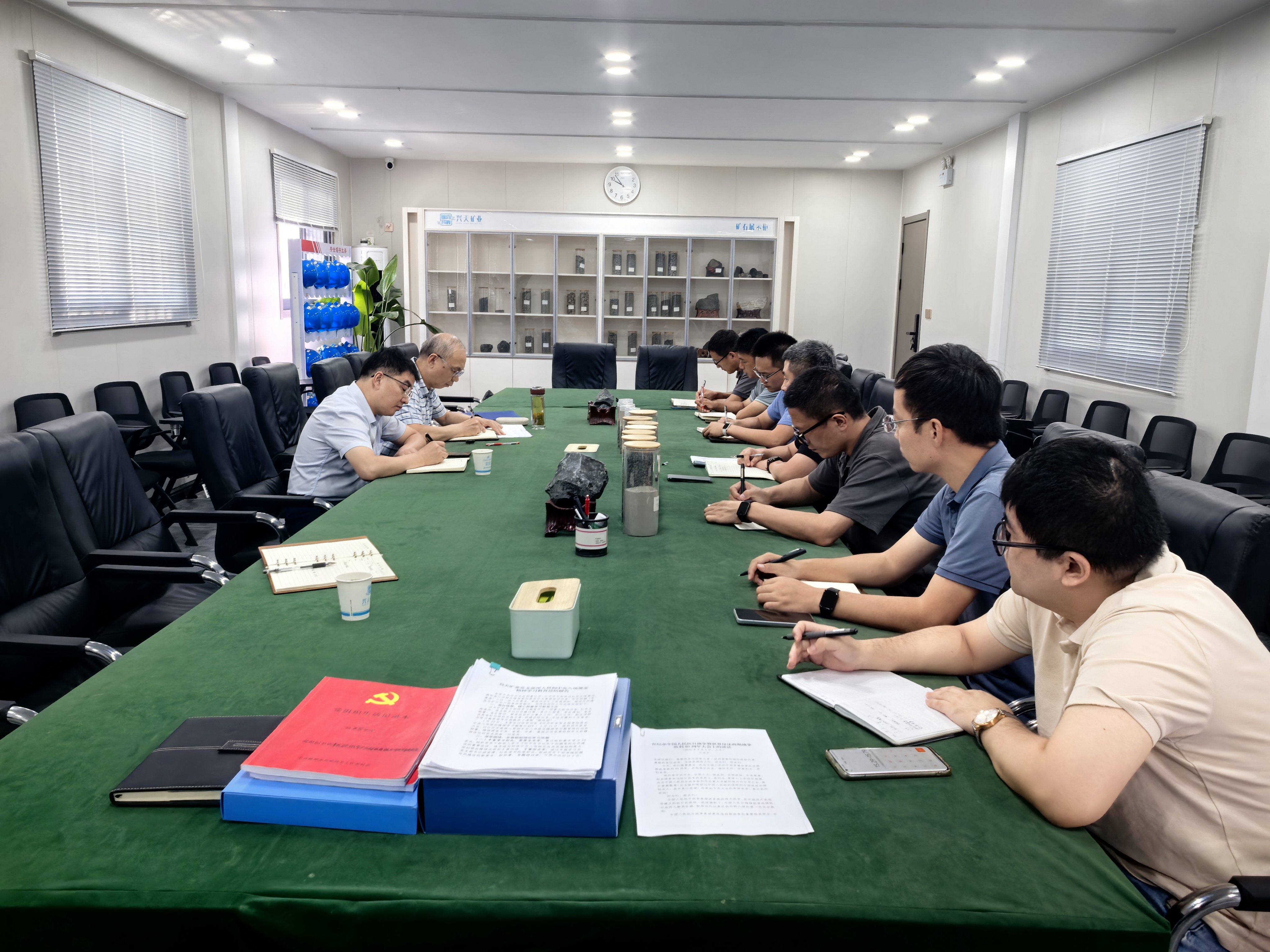 市礦投集團(tuán)黨委書(shū)記、董事長(zhǎng)王峰赴興天礦業(yè)調(diào)度年度重…